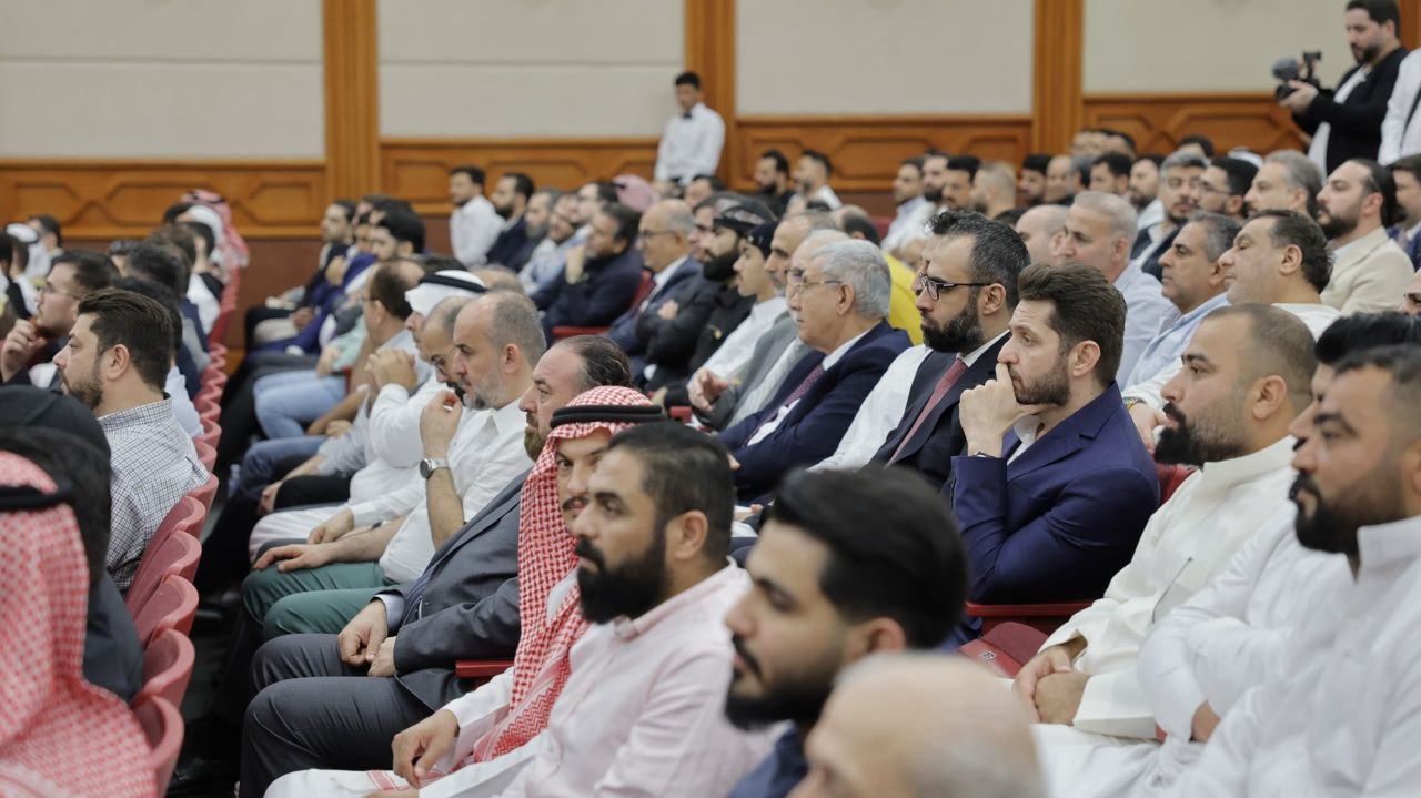 وزير الخارجية والمغتربين السيد أسعد حسن الشيباني، يلتقي بعدد من أبناء الجالية السورية في المملكة العربية السعودية، ضمن افتتاح القنصلية العامة في مدينة جدة.