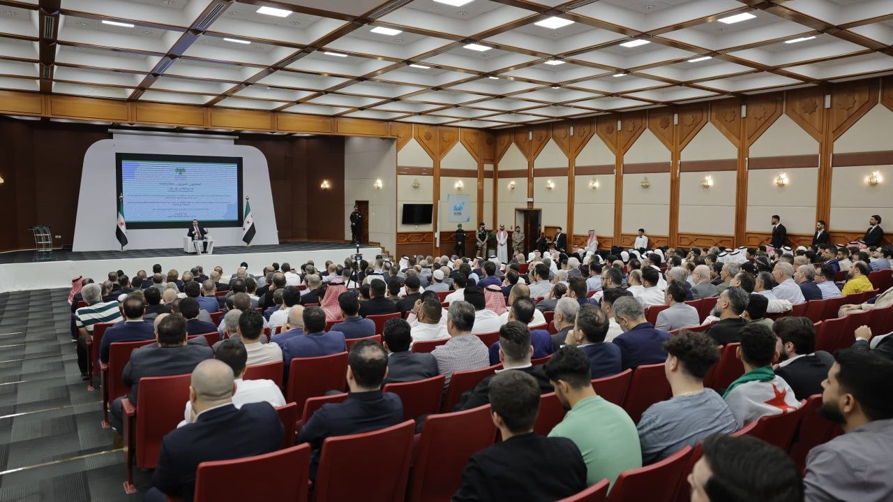 وزير الخارجية والمغتربين السيد أسعد حسن الشيباني، يلتقي بعدد من أبناء الجالية السورية في المملكة العربية السعودية، ضمن افتتاح القنصلية العامة في مدينة جدة.