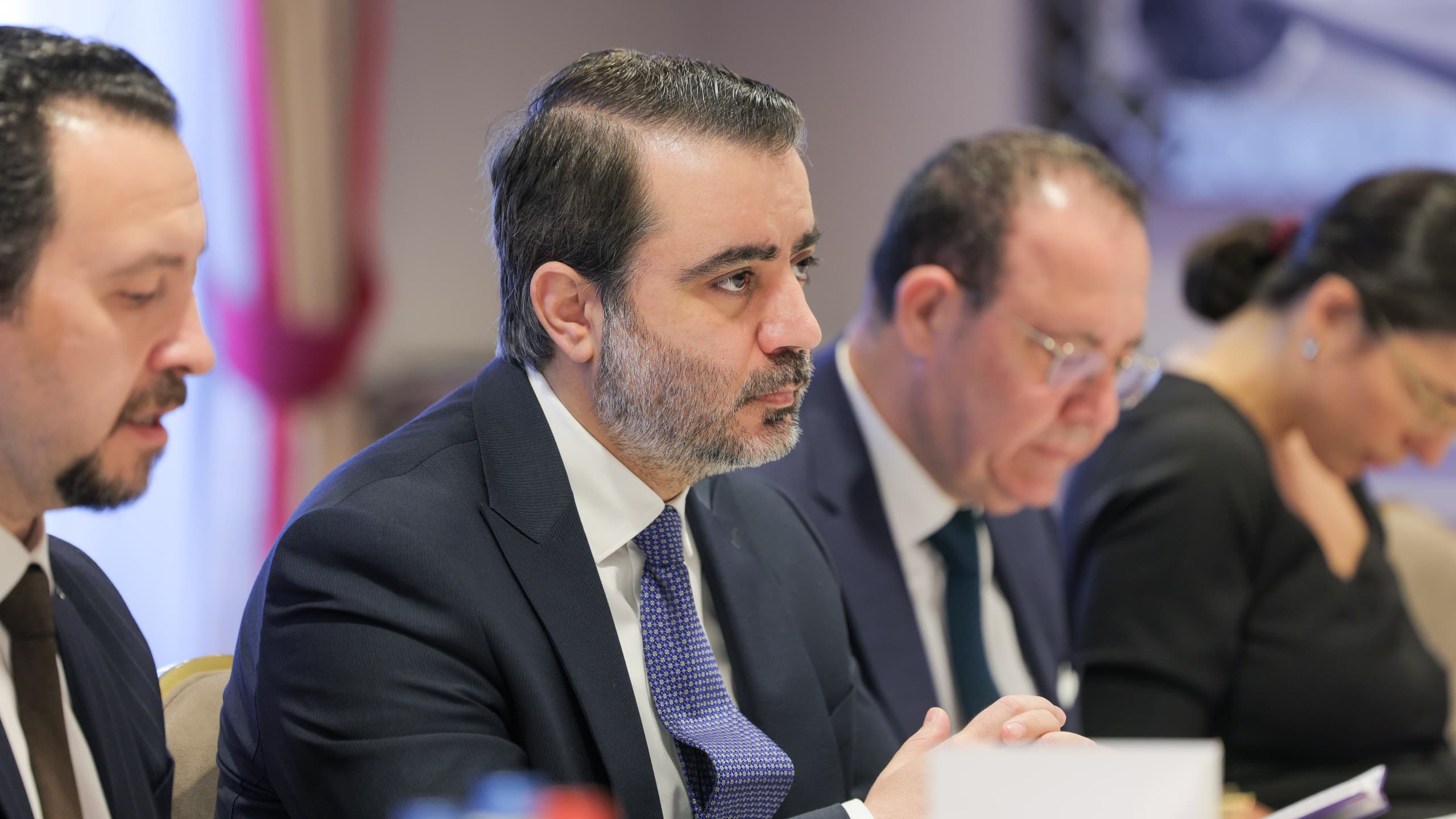 وزير الخارجية والمغتربين السيد أسعد حسن الشيباني، يشارك في مأدبة غداء عمل رفيع المستوى مع المجلس الأوروبي للعلاقات الخارجية