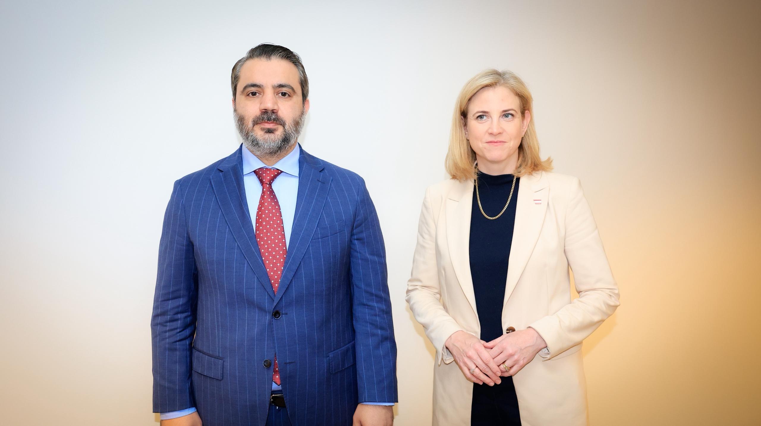 Minister of Foreign Affairs and Expatriates Asaad Hassan Al-Shaibani meets in Brussels with the Federal Minister of Foreign Affairs for European and International Affairs of the Republic of Austria, Ms. Beate Meinl-Reisinger