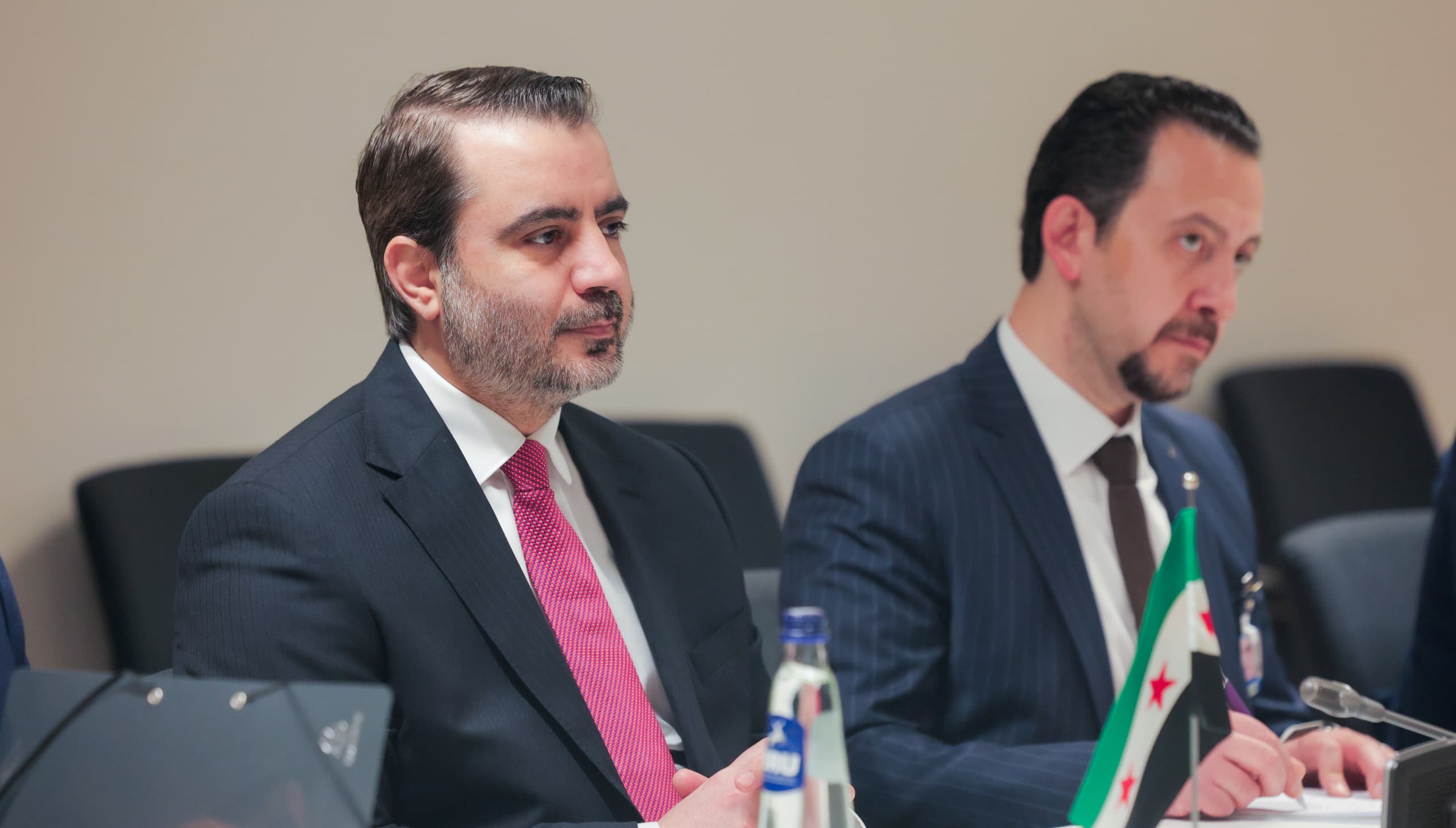 عقد وزير الخارجية والمغتربين السيد أسعد حسن الشيباني لقاءً ثنائيًا مع وزير خارجية قبرص كونستانتينوس كومبوس
