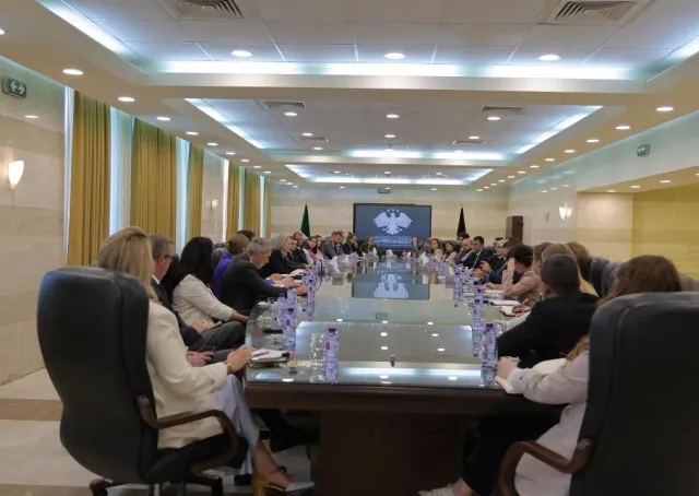 عقدت إدارة التعاون الدولي في وزارة الخارجية والمغتربين ورشة عمل لتنسيق آلية العمل الإنساني واتصالها مع التعافي المبكر والتنمية المستدامة
