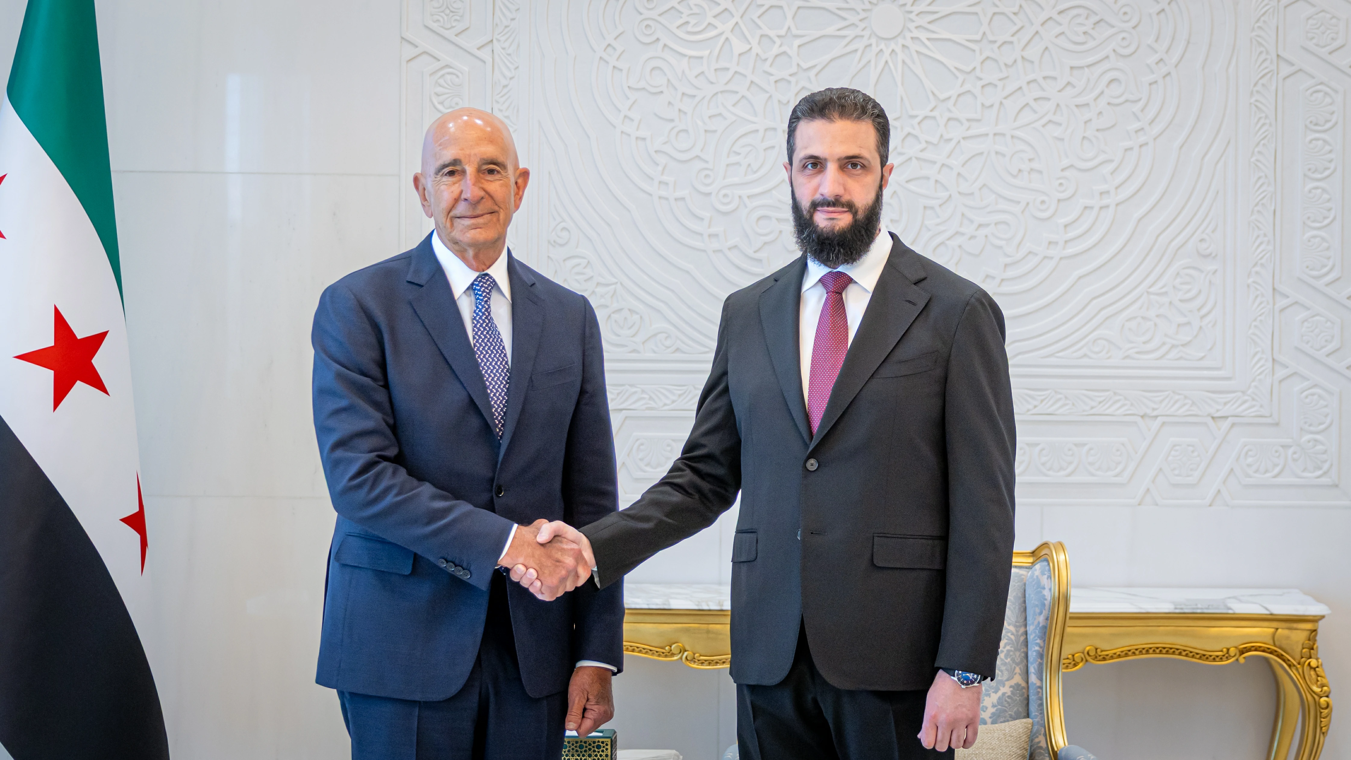 فخامة رئيس الجمهورية السيد أحمد الشرع يرافقه وزير الخارجية والمغتربين السيد أسعد حسن الشيباني، يلتقي في قصر الشعب بدمشق، المبعوث الأمريكي الخاص إلى سوريا السيد توماس باراك