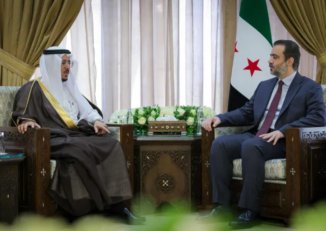 استقبل وزير الخارجية والمغتربين السيد أسعد حسن الشيباني المدير التنفيذي للهيئة الدائمة المستقلة لحقوق الإنسان في منظمة التعاون الإسلامي الدكتور هادي بن علي اليامي
