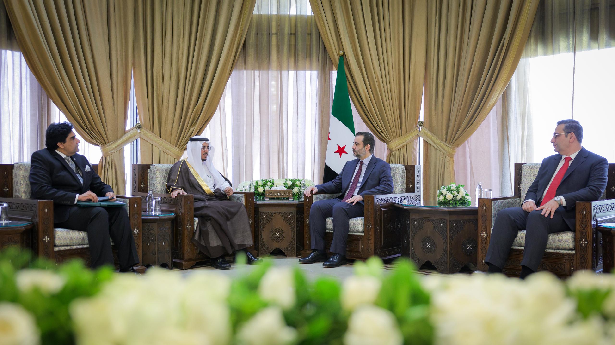 استقبل وزير الخارجية والمغتربين السيد أسعد حسن الشيباني المدير التنفيذي للهيئة الدائمة المستقلة لحقوق الإنسان في منظمة التعاون الإسلامي الدكتور هادي بن علي اليامي