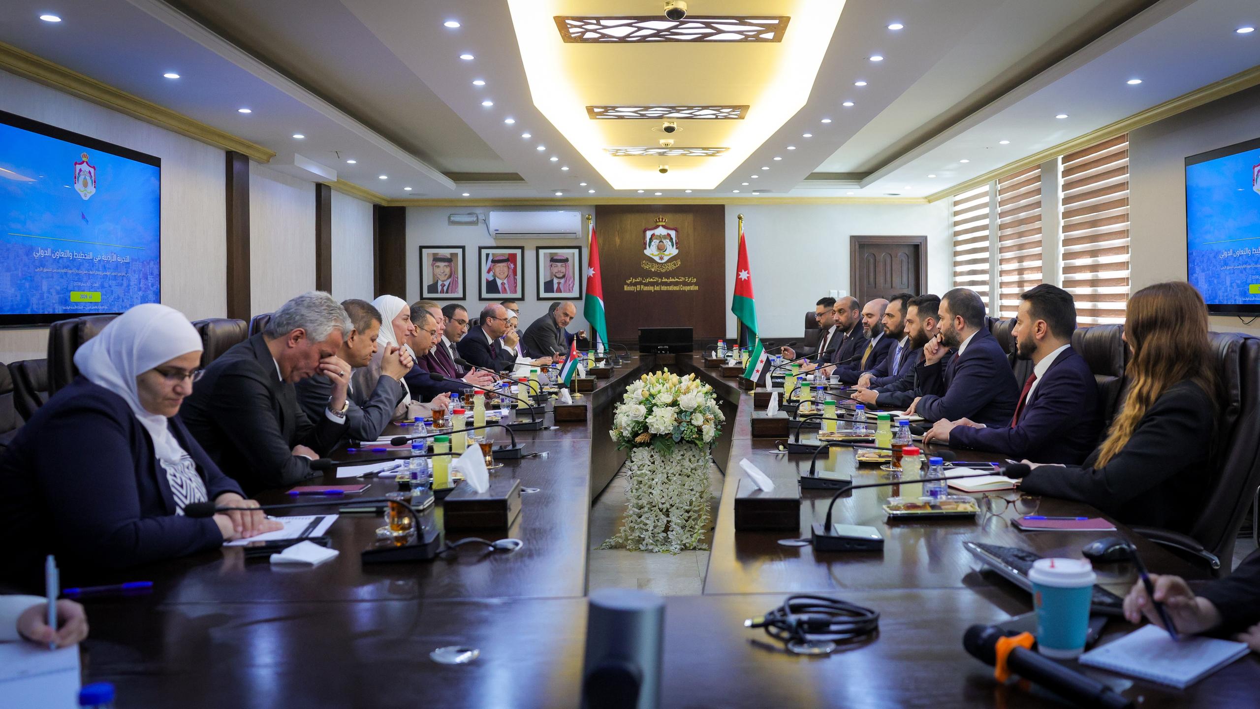عقد مدير إدارة التعاون الدولي في وزارة الخارجية والمغتربين السيد قتيبة قاديش لقاءً مع وزيرة التخطيط والتعاون الدولي الأردنية السيدة زينة طوقان بالعاصمة عمّان في المملكة الأردنية الهاشمية