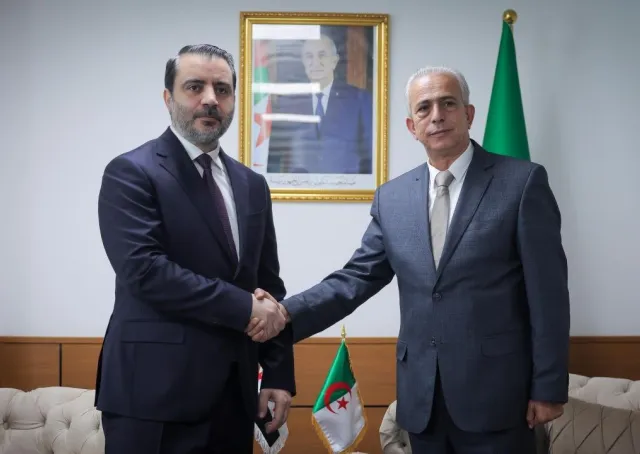 التقى وزير الخارجية والمغتربين السيد أسعد حسن الشيباني وزير المناجم والصناعات المنجمية في جمهورية الجزائر الديمقراطية الشعبية السيد مراد حنيفي
