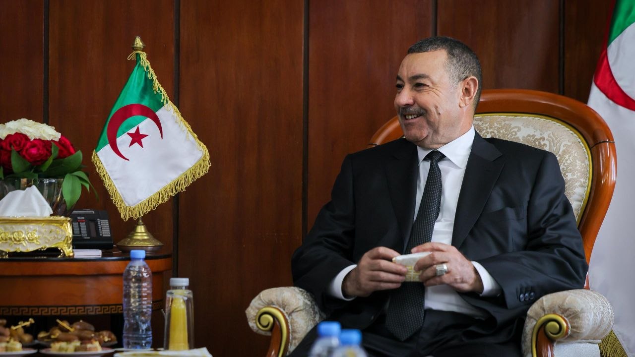 اجتمع وزير الخارجية والمغتربين السيد أسعد حسن الشيباني ورئيس جهاز الاستخبارات العامة السيد حسين السلامة مع وزير الداخلية والجماعات المحلية والنقل في جمهورية الجزائر الديمقراطية الشعبية السيد السعيد السعيود