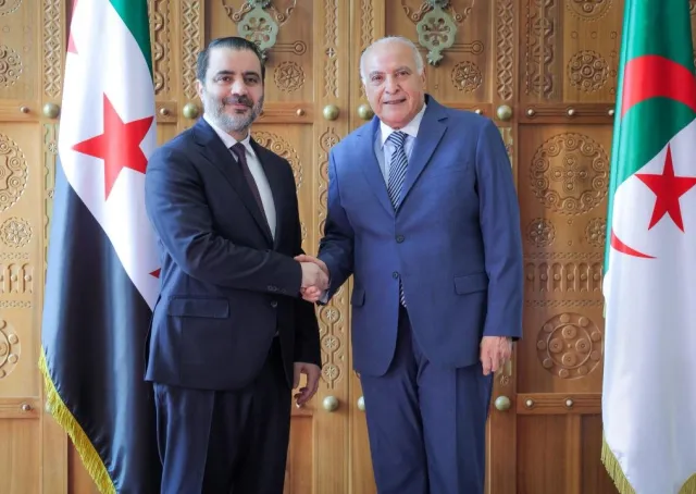 التقى وزير الخارجية والمغتربين السيد أسعد حسن الشيباني وزير الشؤون الخارجية والجالية الوطنية بالخارج والشؤون الإفريقية في جمهورية الجزائر الديمقراطية الشعبية السيد أحمد عطاف