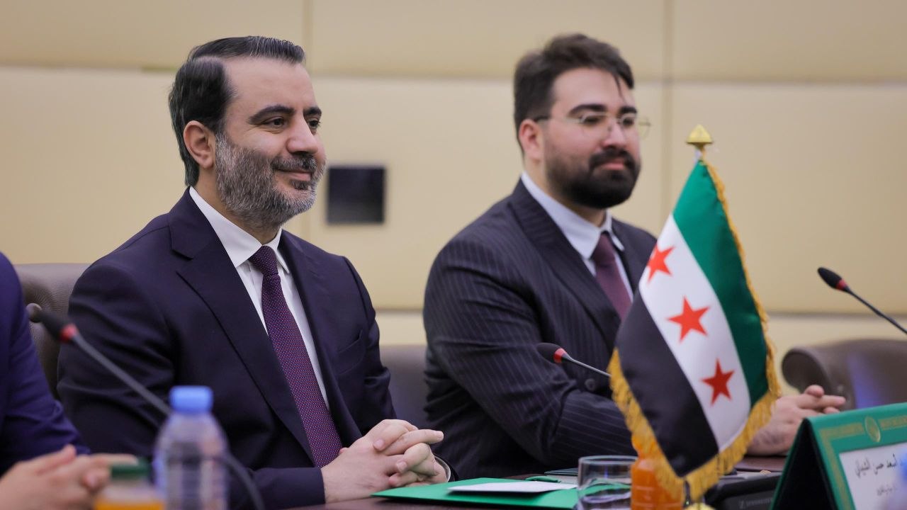 التقى وزير الخارجية والمغتربين السيد أسعد حسن الشيباني وزير الشؤون الخارجية والجالية الوطنية بالخارج والشؤون الإفريقية في جمهورية الجزائر الديمقراطية الشعبية السيد أحمد عطاف
