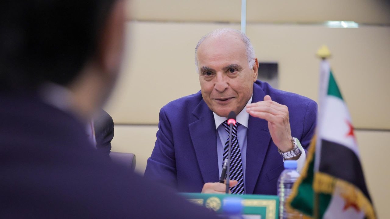التقى وزير الخارجية والمغتربين السيد أسعد حسن الشيباني وزير الشؤون الخارجية والجالية الوطنية بالخارج والشؤون الإفريقية في جمهورية الجزائر الديمقراطية الشعبية السيد أحمد عطاف