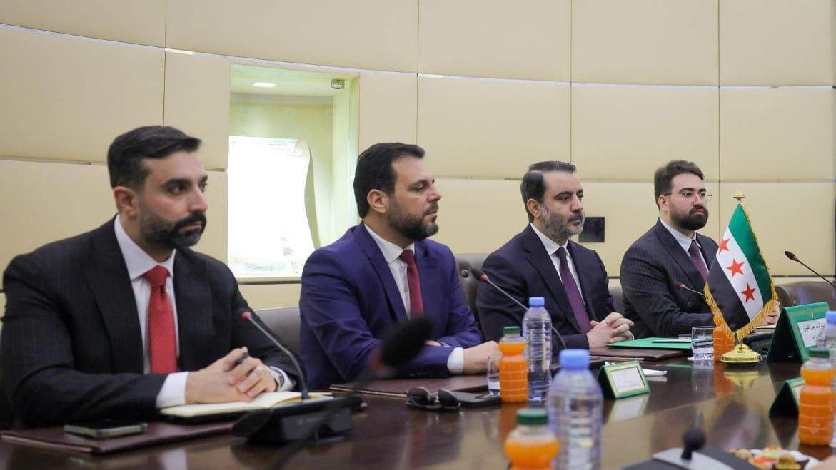 التقى وزير الخارجية والمغتربين السيد أسعد حسن الشيباني وزير الشؤون الخارجية والجالية الوطنية بالخارج والشؤون الإفريقية في جمهورية الجزائر الديمقراطية الشعبية السيد أحمد عطاف
