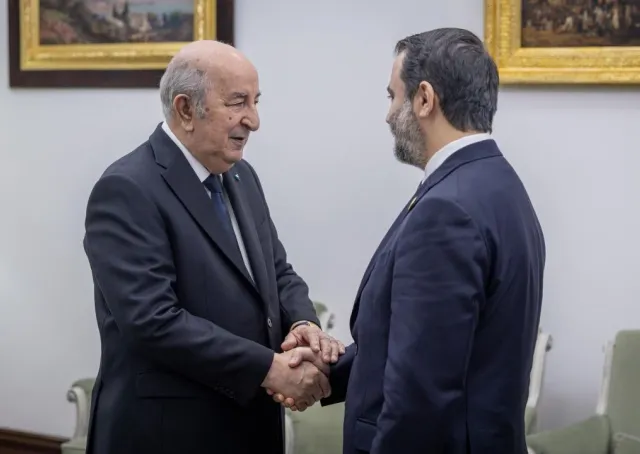 وزير الخارجية والمغتربين السيد أسعد حسن الشيباني يلتقي فخامة رئيس الجمهورية الجزائرية الديمقراطية الشعبية السيد عبد المجيد تبون، بحضور رئيس جهاز الاستخبارات العامة السيد حسين السلامة