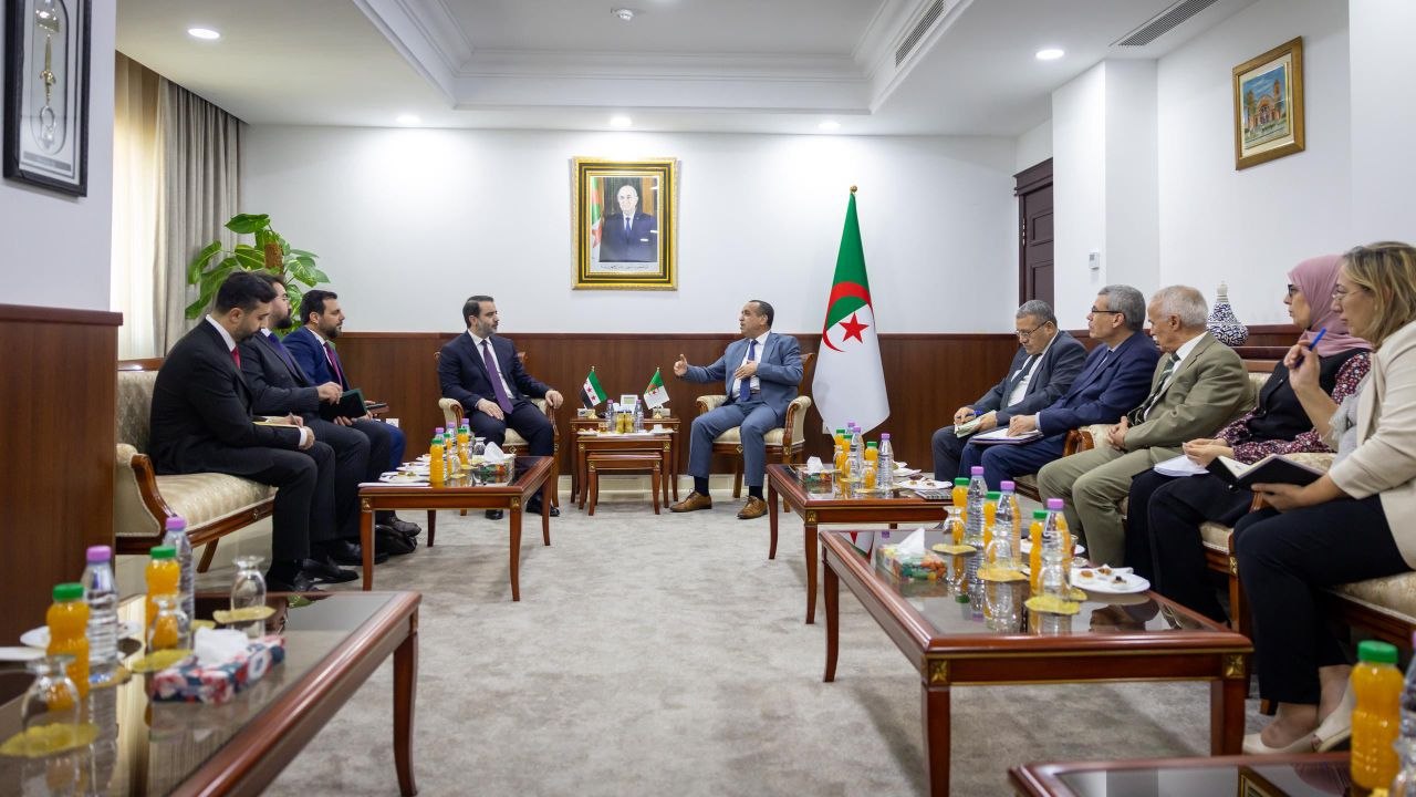 عقد وزير الخارجية والمغتربين السيد أسعد حسن الشيباني لقاءً مع وزير الطاقة والطاقات المتجددة في جمهورية الجزائر الديمقراطية الشعبية السيد مراد عجال