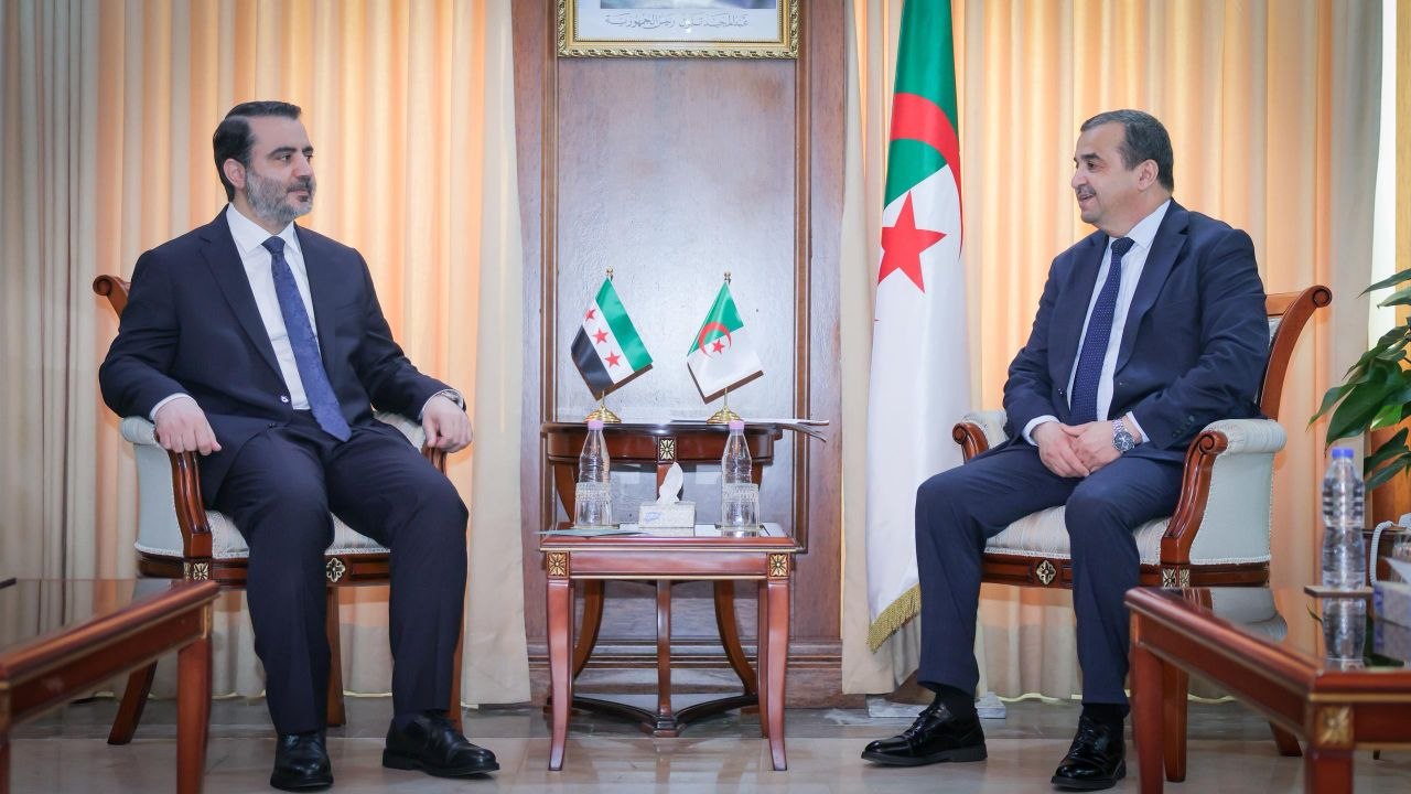 التقى وزير الخارجية والمغتربين السيد أسعد حسن الشيباني مع وزير الدولة، وزير المحروقات في جمهورية الجزائر الديمقراطية الشعبية السيد محمد عرقاب