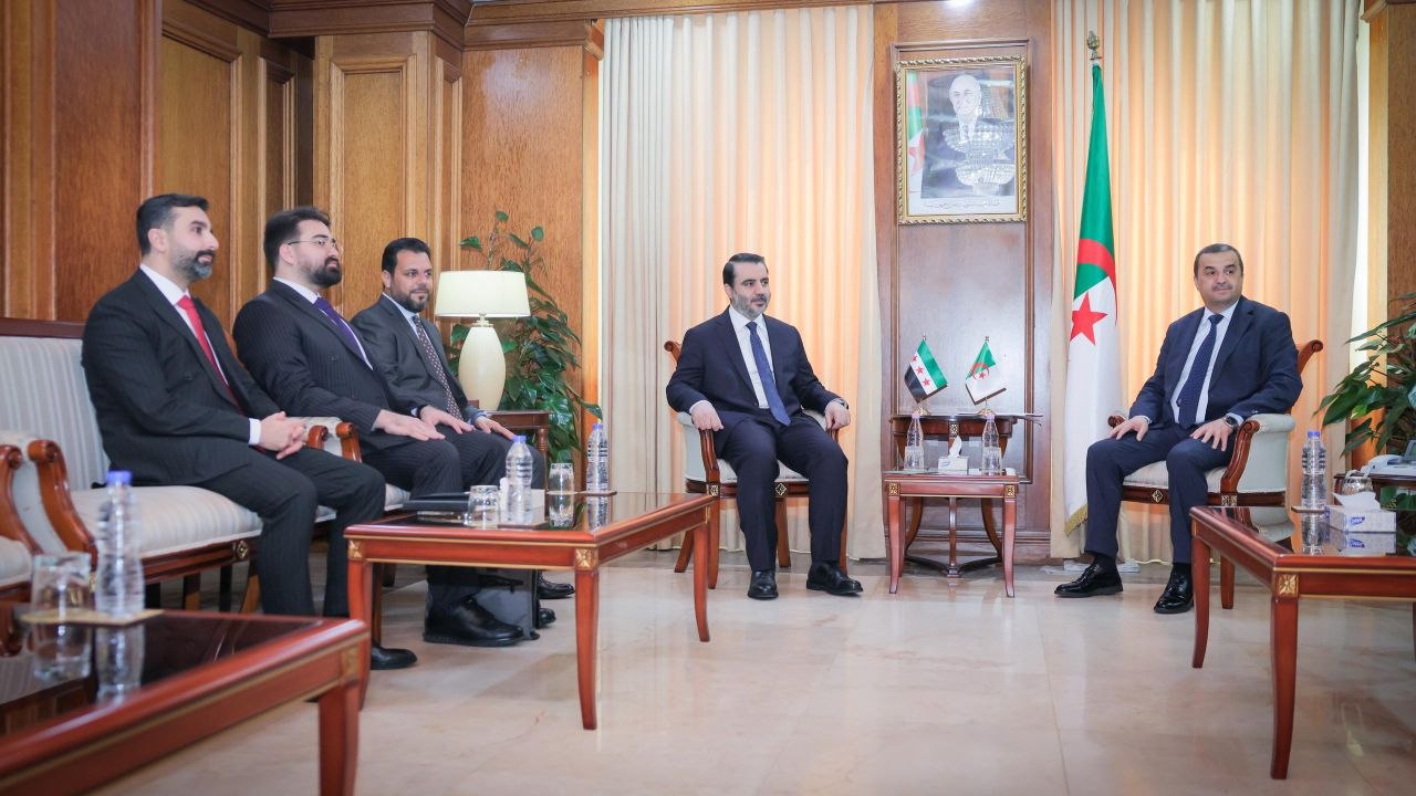 التقى وزير الخارجية والمغتربين السيد أسعد حسن الشيباني مع وزير الدولة، وزير المحروقات في جمهورية الجزائر الديمقراطية الشعبية السيد محمد عرقاب