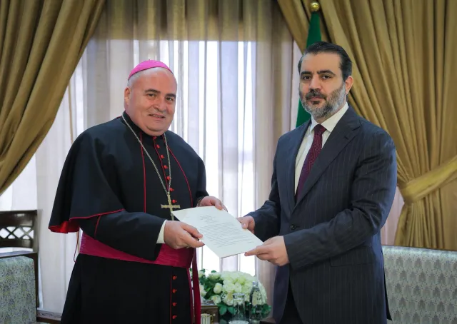 استقبل وزير الخارجية والمغتربين السيد أسعد حسن الشيباني في العاصمة دمشق سفير الفاتيكان "القاصد الرسولي" المطران لويجي روبرتو كونا