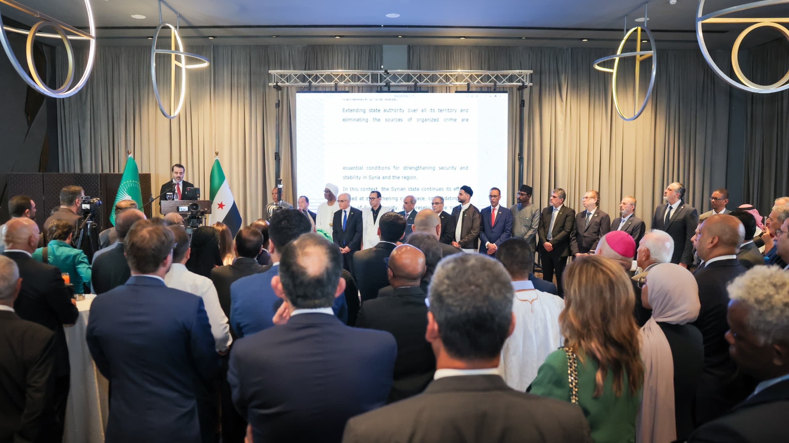 شارك وزير الخارجية والمغتربين السيد أسعد حسن الشيباني في فعاليات الاحتفال بيوم إفريقيا، الذي نظمته البعثات الدبلوماسية والقنصلية الإفريقية المعتمدة لدى الجمهورية العربية السورية وسط حضور رسمي ودبلوماسي واسع