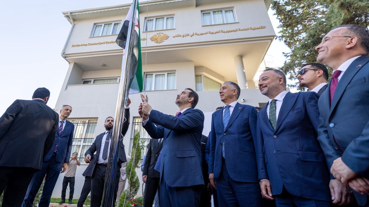 وزير الخارجية والمغتربين السيد أسعد حسن الشيباني يفتتح القنصلية العامة للجمهورية العربية السورية بمدينة غازي عنتاب في الجمهورية التركية