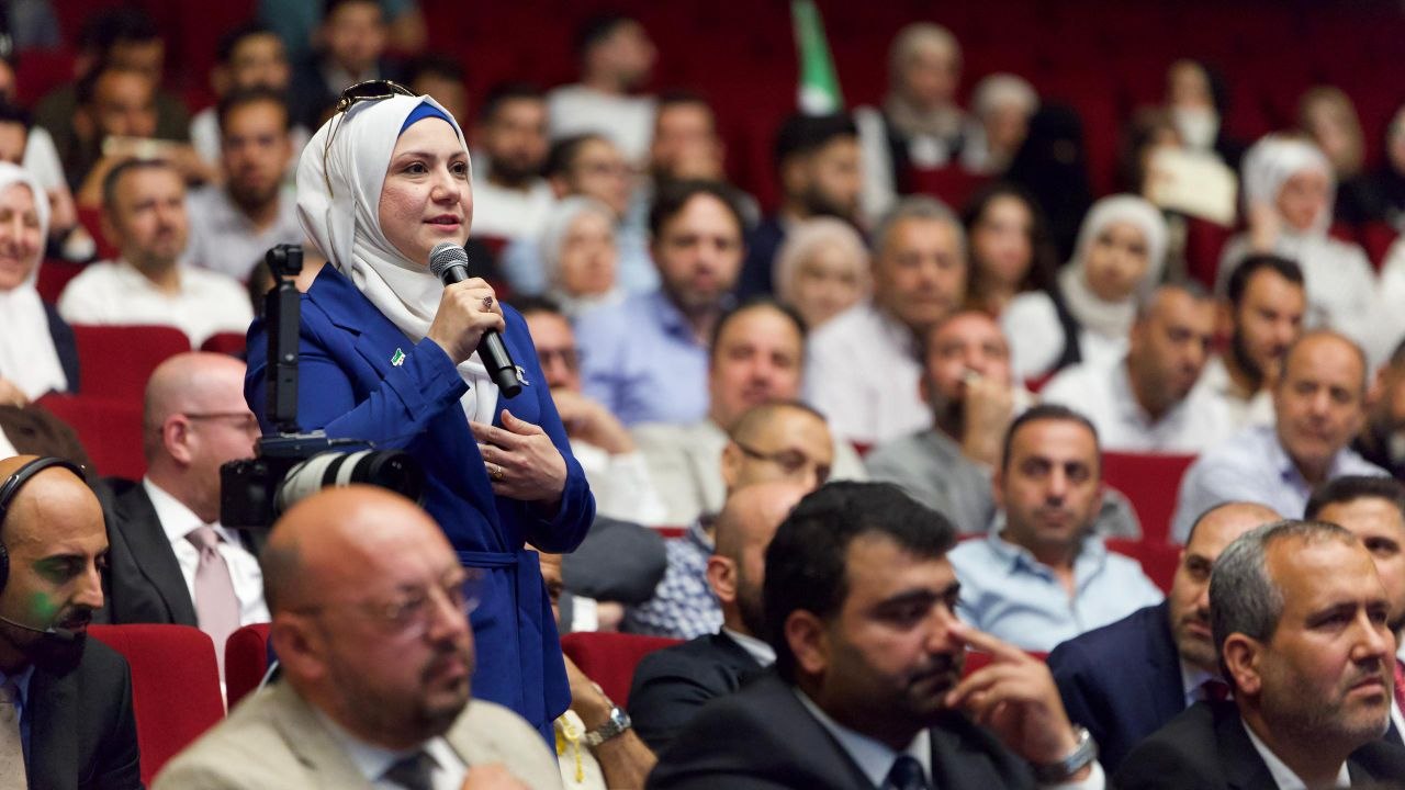 التقى وزير الخارجية والمغتربين السيد أسعد حسن الشيباني بعدد من أبناء الجالية السورية المقيمين في تركيا