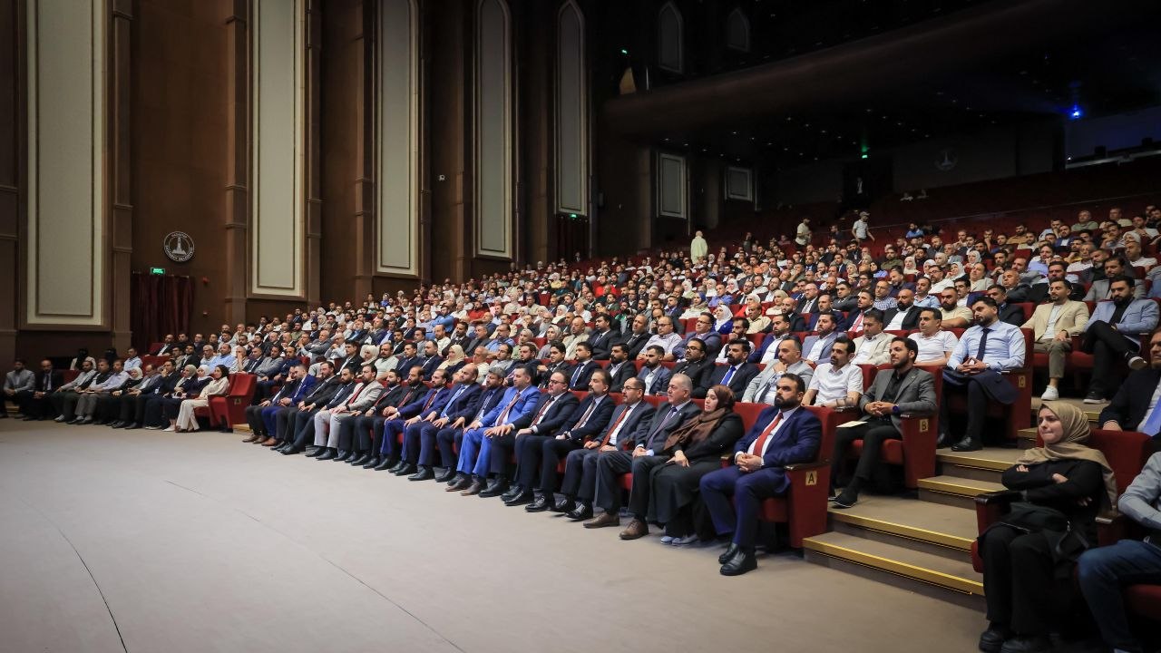 التقى وزير الخارجية والمغتربين السيد أسعد حسن الشيباني بعدد من أبناء الجالية السورية المقيمين في تركيا
