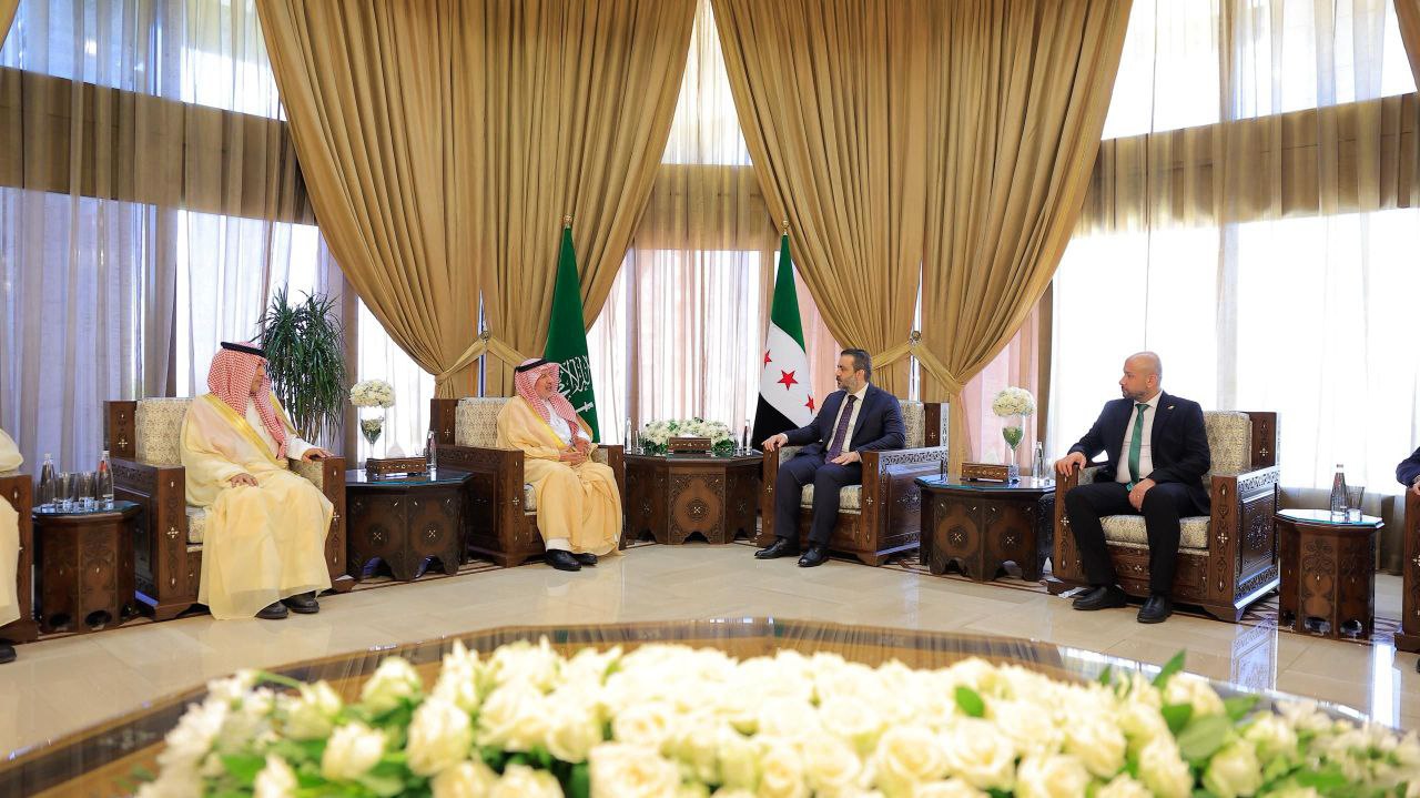 Foreign Minister Al-Shaibani Meets Saudi Delegation to Discuss Humanitarian and Development Cooperation
