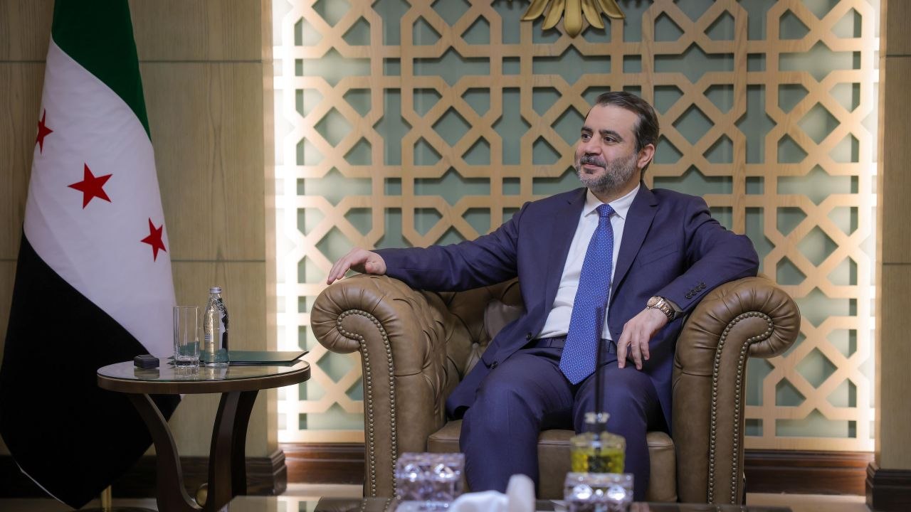 التقى وزير الخارجية والمغتربين السيد أسعد حسن الشيباني وفدًا من الاتحاد الأوروبي لحقوق الانسان برئاسة الممثلة الخاصة السيدة كايسي اولونغرين