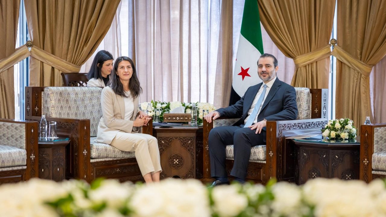 التقى وزير الخارجية والمغتربين السيد أسعد حسن الشيباني في العاصمة دمشق وزيرة الدولة ونائبة وزير خارجية ألمانيا الاتحادية السيدة سراب غولر