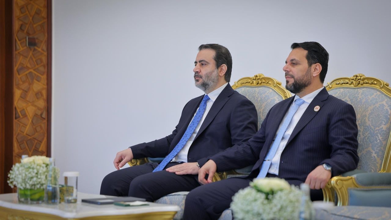 استقبل فخامة رئيس الجمهورية السيد أحمد الشرع ووزير الخارجية والمغتربين السيد أسعد حسن الشيباني في العاصمة دمشق وزير خارجية الجمهورية الإسلامية الموريتانية السيد محمد سالم ولد مرزوك