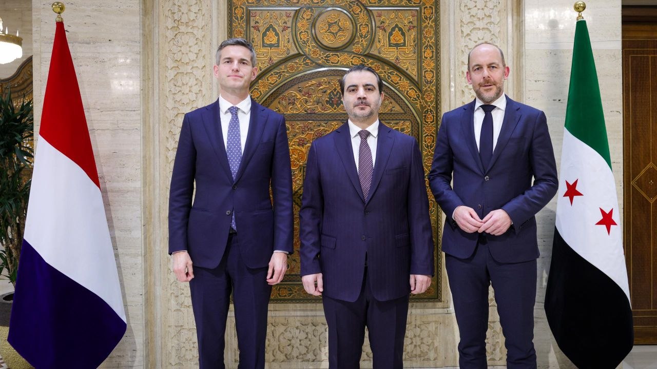استقبل وزير الخارجية والمغتربين السيد أسعد حسن الشيباني، في العاصمة دمشق، وزير خارجية مملكة هولندا السيد توماس برندسن، ونائب رئيس مجلس الوزراء ووزير اللجوء والهجرة في مملكة هولندا السيد جيسبيرتوس فان دن برنك