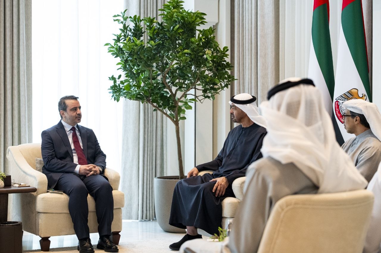 التقى وزير الخارجية والمغتربين السيد أسعد حسن الشيباني، رئيس دولة الإمارات العربية المتحدة الشقيقة صاحب السمو الشيخ محمد بن زايد آل نهيان، في أبوظبي