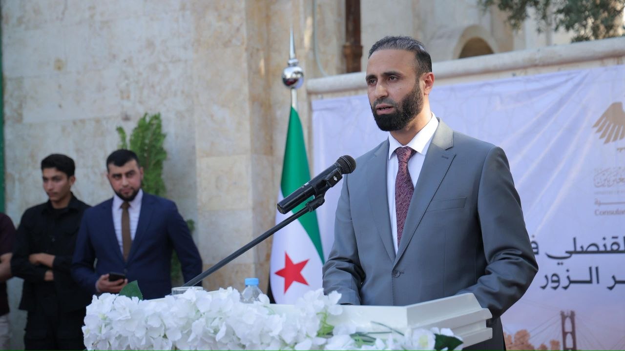 بحضور محافظ دير الزور السيد زياد العايش ومدير الإدارة القنصلية في وزارة الخارجية والمغتربين السيد محمد العمر تم اليوم افتتاح المكتب القنصلي في مدينة دير الزور