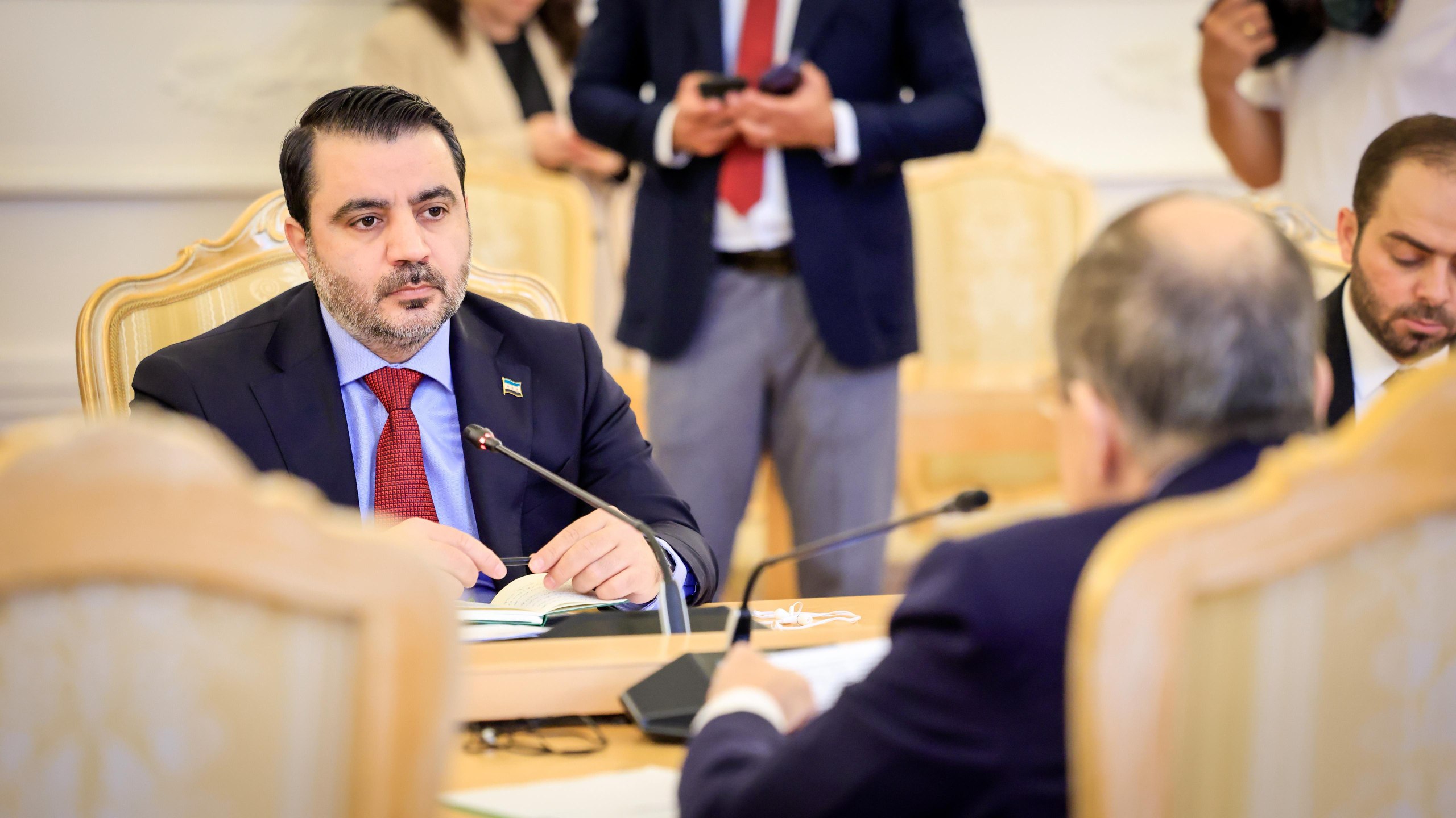 Minister of Foreign Affairs and Expatriates Asaad Hassan Al-Shaibani meets with his Russian counterpart Sergey Lavrov at the Guest House in Moscow