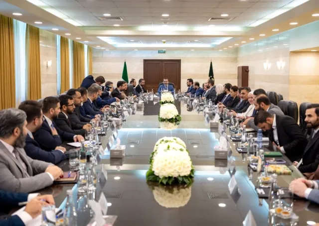 ترأس وزير الخارجية والمغتربين السيد أسعد حسن الشيباني اجتماعًا موسعًا لإدارات الوزارة، خُصص لمراجعة الأعمال المنجزة خلال المرحلة الماضية، ومناقشة الخطط المستقبلية وأولويات العمل للفترة المقبلة