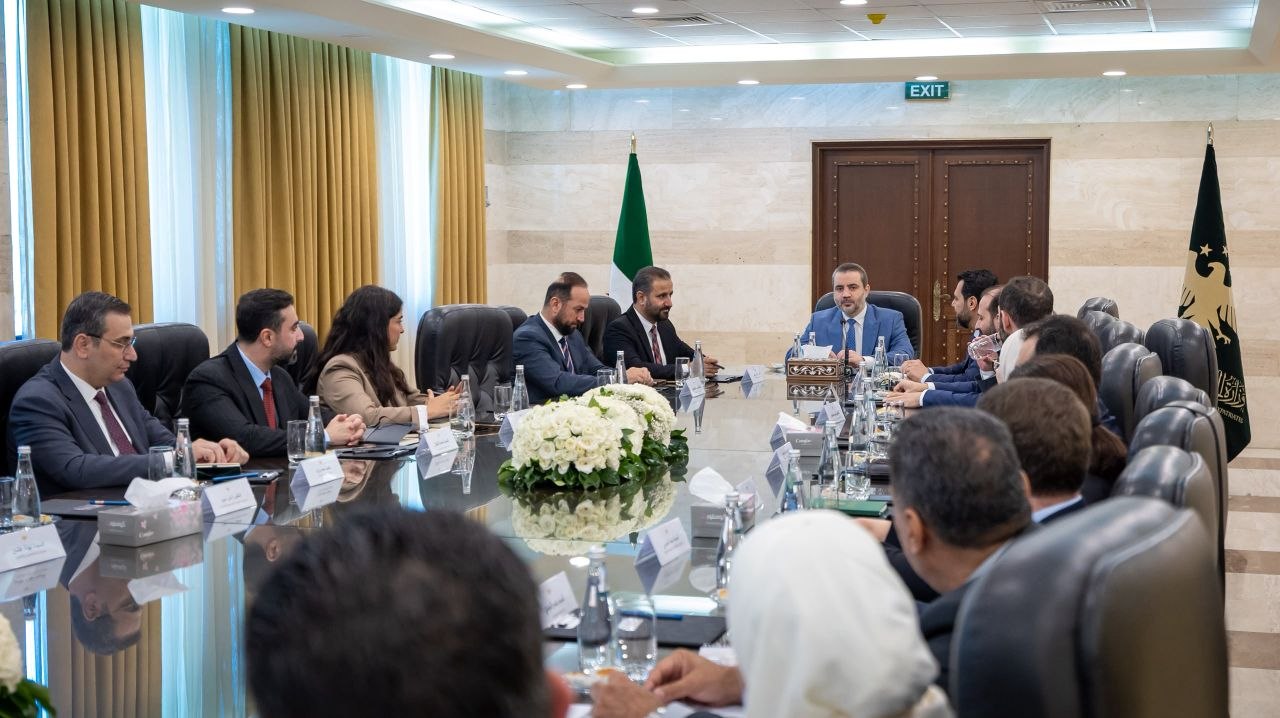 ترأس وزير الخارجية والمغتربين السيد أسعد حسن الشيباني اجتماعًا موسعًا لإدارات الوزارة، خُصص لمراجعة الأعمال المنجزة خلال المرحلة الماضية، ومناقشة الخطط المستقبلية وأولويات العمل للفترة المقبلة