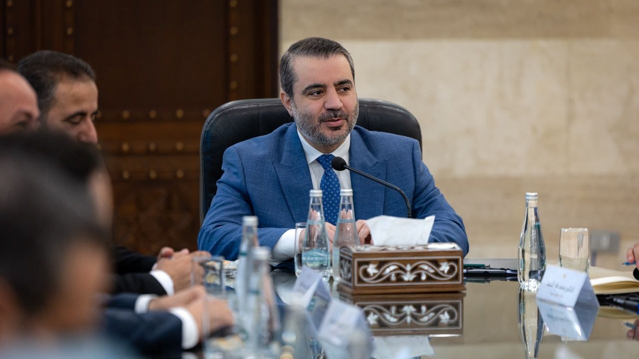 ترأس وزير الخارجية والمغتربين السيد أسعد حسن الشيباني اجتماعًا موسعًا لإدارات الوزارة، خُصص لمراجعة الأعمال المنجزة خلال المرحلة الماضية، ومناقشة الخطط المستقبلية وأولويات العمل للفترة المقبلة