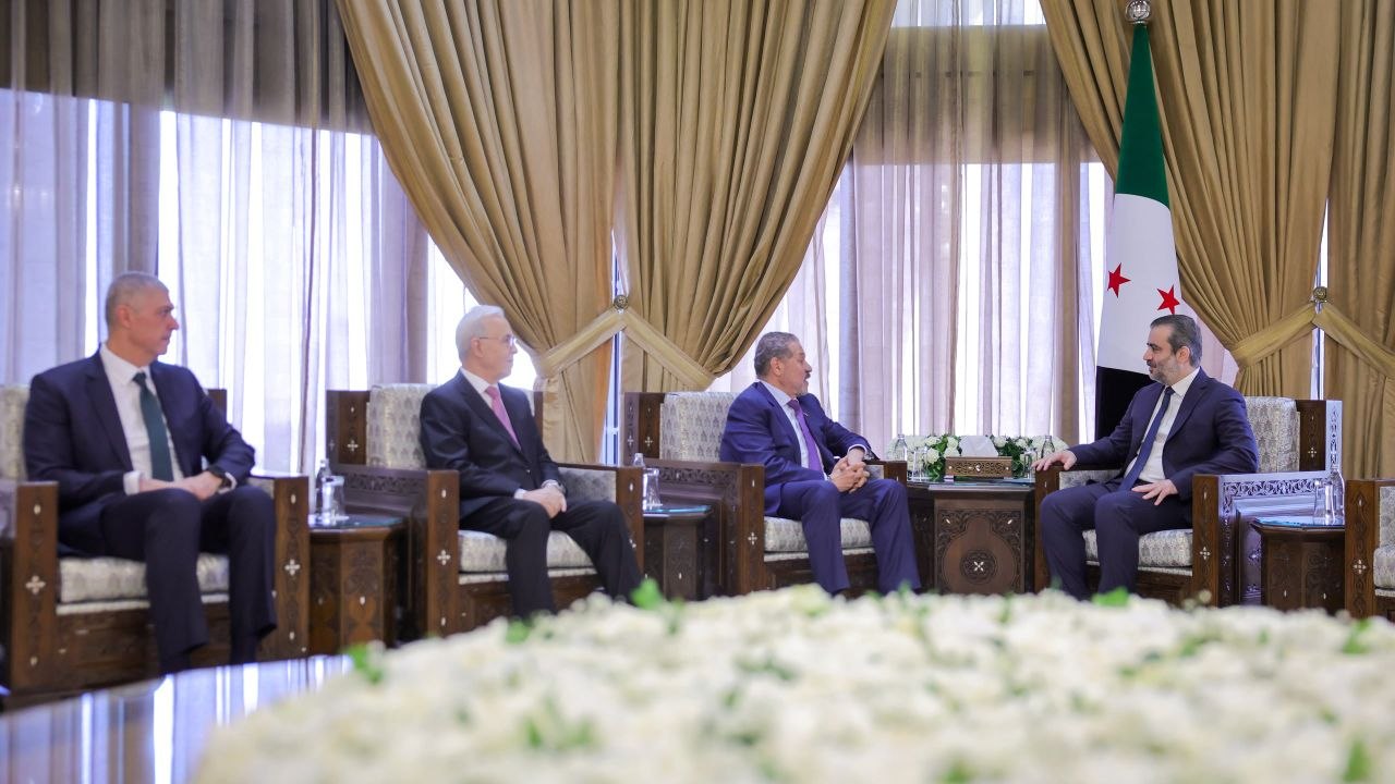 استقبل وزير الخارجية والمغتربين السيد أسعد حسن الشيباني في العاصمة دمشق اليوم، مستشار الرئيس الفلسطيني السيد ياسر عباس والوفد المرافق له.
