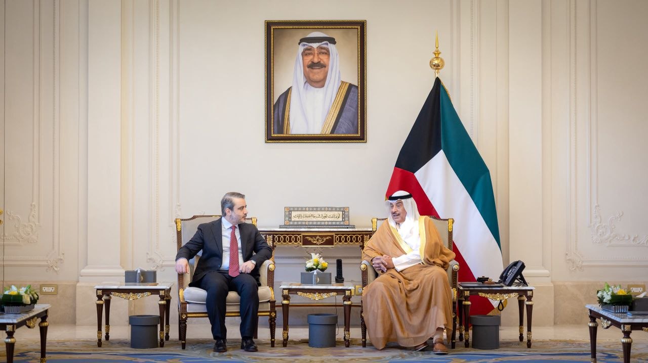 التقى وزير الخارجية والمغتربين السيد أسعد حسن الشيباني سمو ولي عهد دولة الكويت الشقيقة الشيخ صباح خالد الحمد الصباح، في العاصمة الكويت.