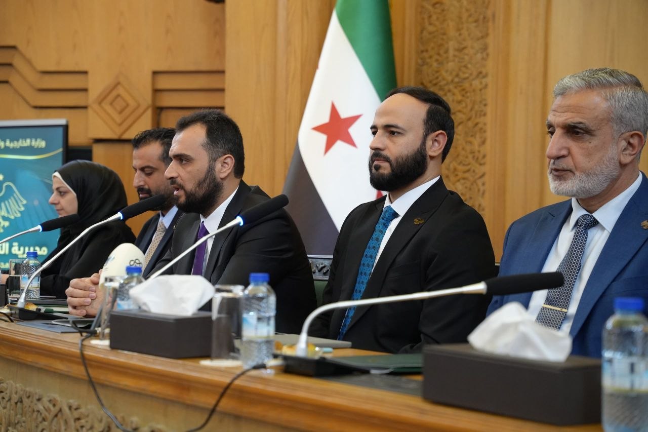 عقد مدير إدارة التعاون الدولي في وزارة الخارجية والمغتربين، السيد قتيبة قاديش، ومحافظ حلب السيد عزام الغريب، اجتماعًا ضم ممثلين عن عدد من منظمات المجتمع المدني في محافظة حلب