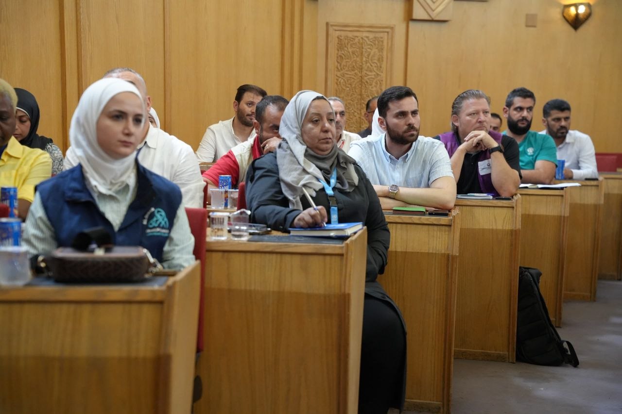 عقد مدير إدارة التعاون الدولي في وزارة الخارجية والمغتربين، السيد قتيبة قاديش، ومحافظ حلب السيد عزام الغريب، اجتماعًا ضم ممثلين عن عدد من منظمات المجتمع المدني في محافظة حلب