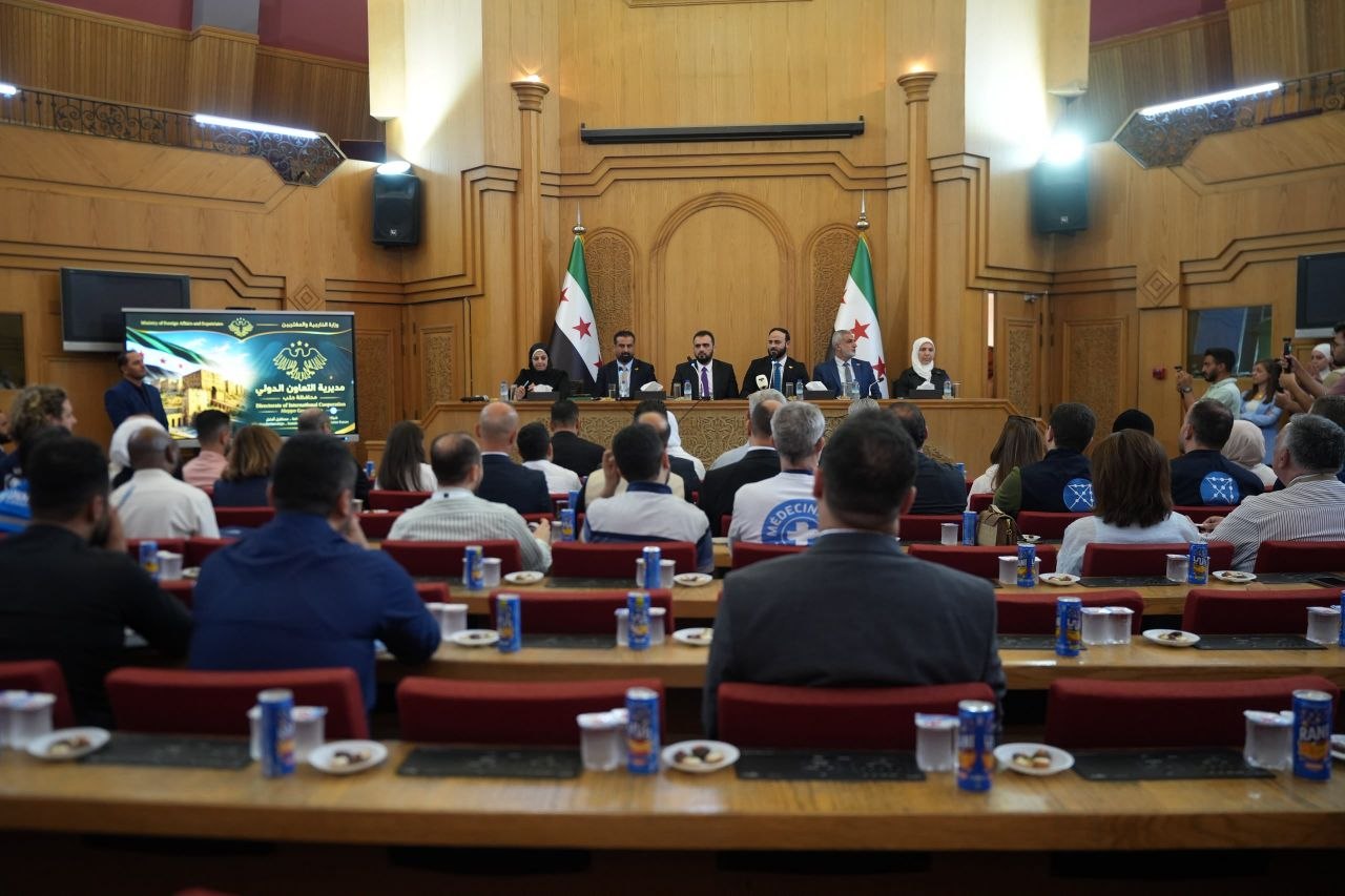 عقد مدير إدارة التعاون الدولي في وزارة الخارجية والمغتربين، السيد قتيبة قاديش، ومحافظ حلب السيد عزام الغريب، اجتماعًا ضم ممثلين عن عدد من منظمات المجتمع المدني في محافظة حلب