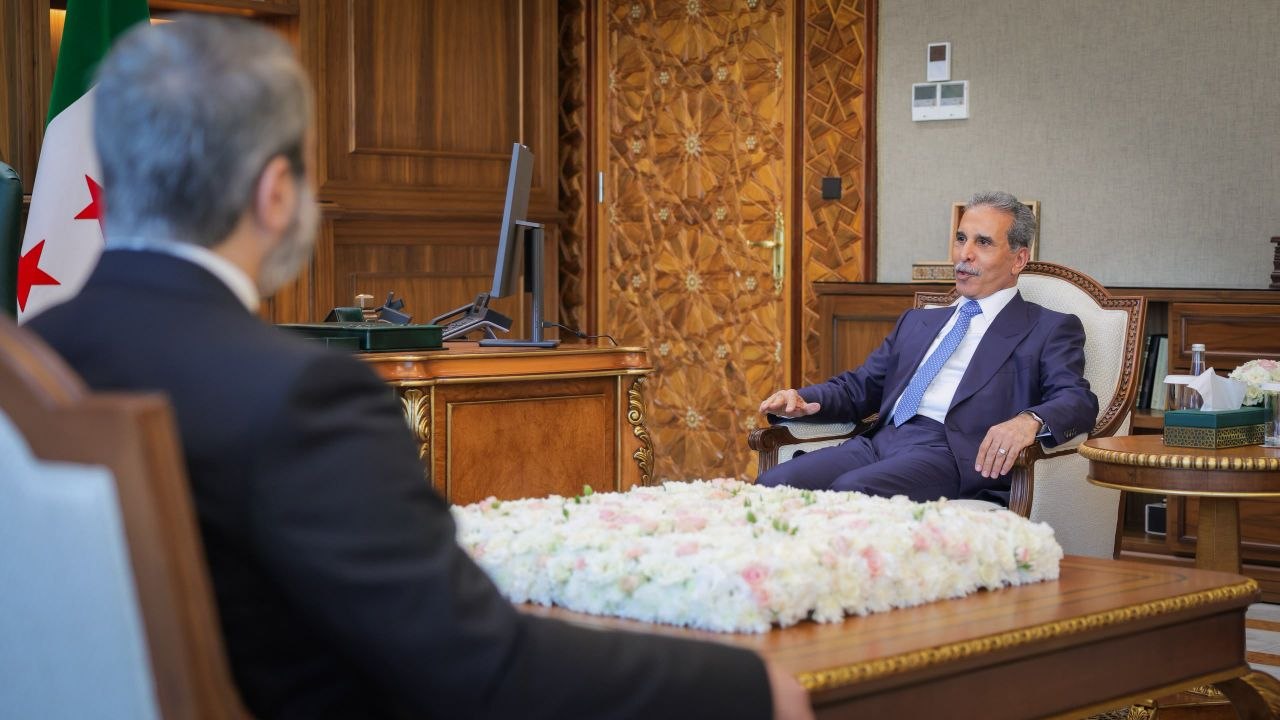 التقى فخامة رئيس الجمهورية السيد أحمد الشرع ووزير الخارجية والمغتربين السيد أسعد حسن الشيباني ووزير العدل الدكتور مظهر الويس وفدًا عراقيًا برئاسة رئيس مجلس القضاء الأعلى القاضي الدكتور فائق زيدان، في العاصمة دمشق