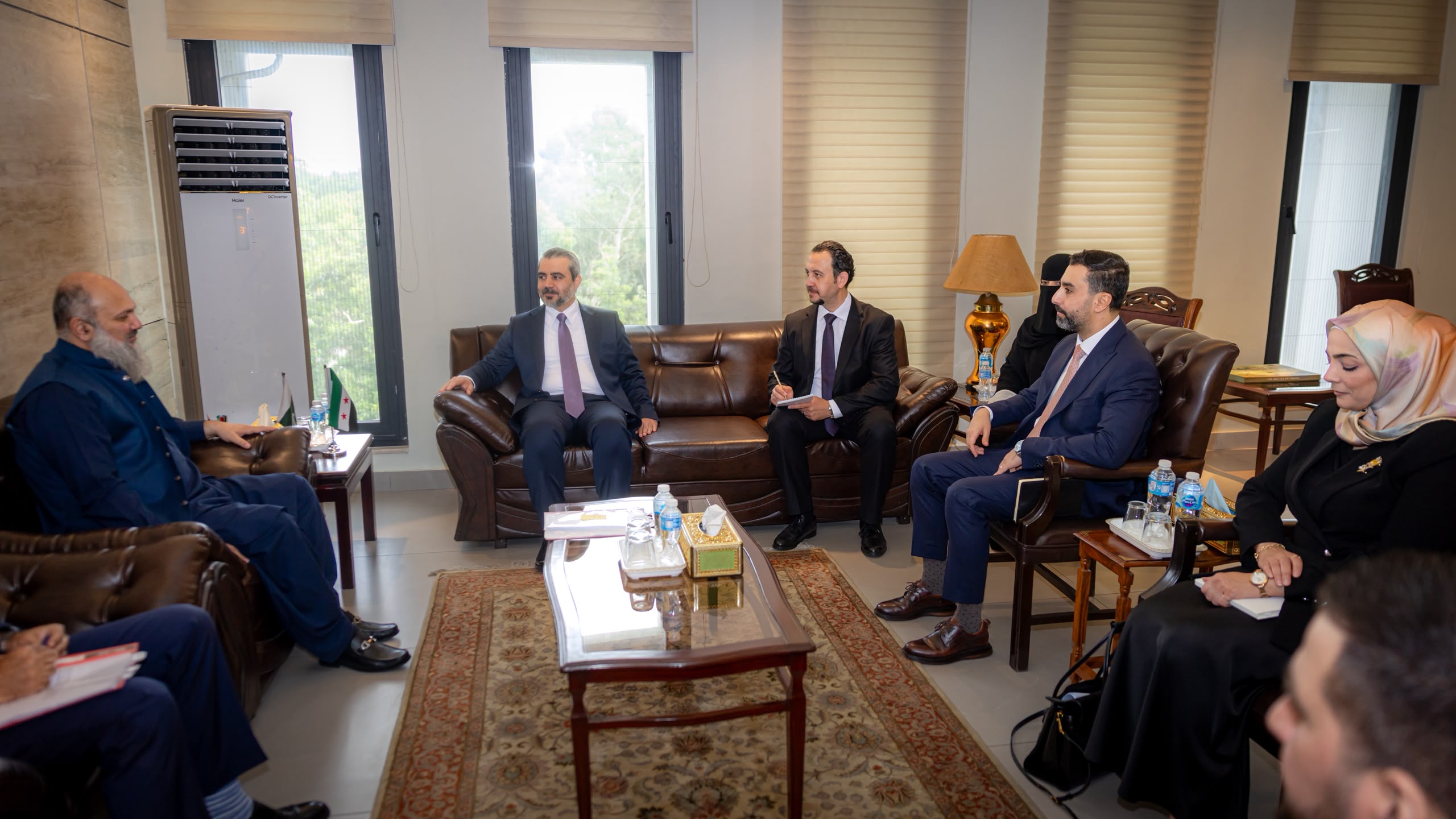 التقى وزير الخارجية والمغتربين السيد أسعد حسن الشيباني وزير التجارة في جمهورية باكستان الإسلامية السيد جام كمال خان، في العاصمة إسلام آباد