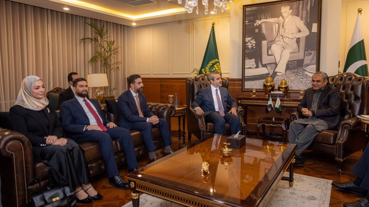 عقد وزير الخارجية والمغتربين السيد أسعد حسن الشيباني، اجتماعًا مع وزير الداخلية في جمهورية باكستان الإسلامية السيد محسن نقوي، في العاصمة الباكستانية إسلام آباد