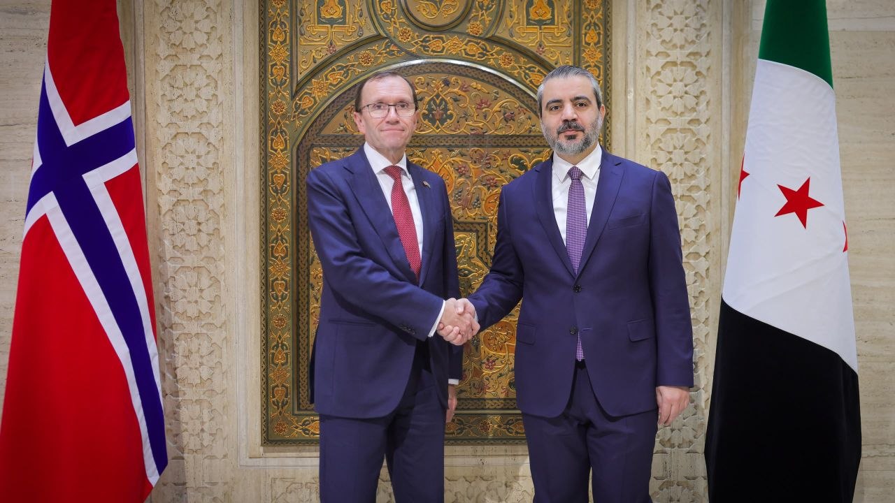 استقبل وزير الخارجية والمغتربين السيد أسعد حسن الشيباني في العاصمة دمشق وزير خارجية مملكة النرويج السيد إسبن بارث إيدي والوفد المرافق له