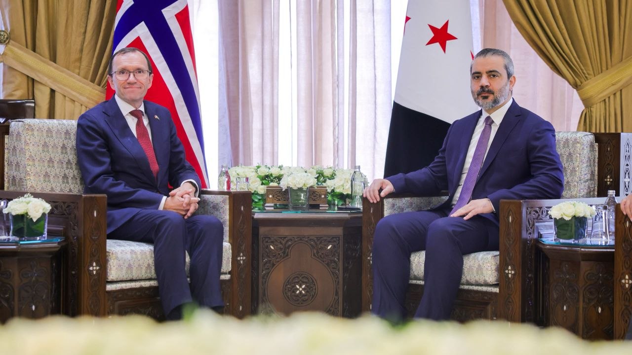 استقبل وزير الخارجية والمغتربين السيد أسعد حسن الشيباني في العاصمة دمشق وزير خارجية مملكة النرويج السيد إسبن بارث إيدي والوفد المرافق له