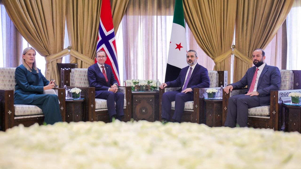 استقبل وزير الخارجية والمغتربين السيد أسعد حسن الشيباني في العاصمة دمشق وزير خارجية مملكة النرويج السيد إسبن بارث إيدي والوفد المرافق له