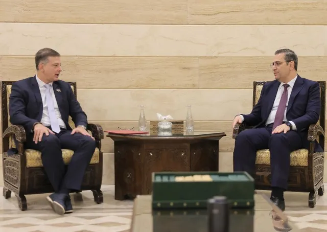 التقى مدير إدارة الشؤون الأمريكية في وزارة الخارجية والمغتربين السيد سعد بارود في دمشق سفير جمهورية فنزويلا البوليفارية لدى الجمهورية العربية السورية السيد خوسيه غريغوريو بيومورجي موساتيس