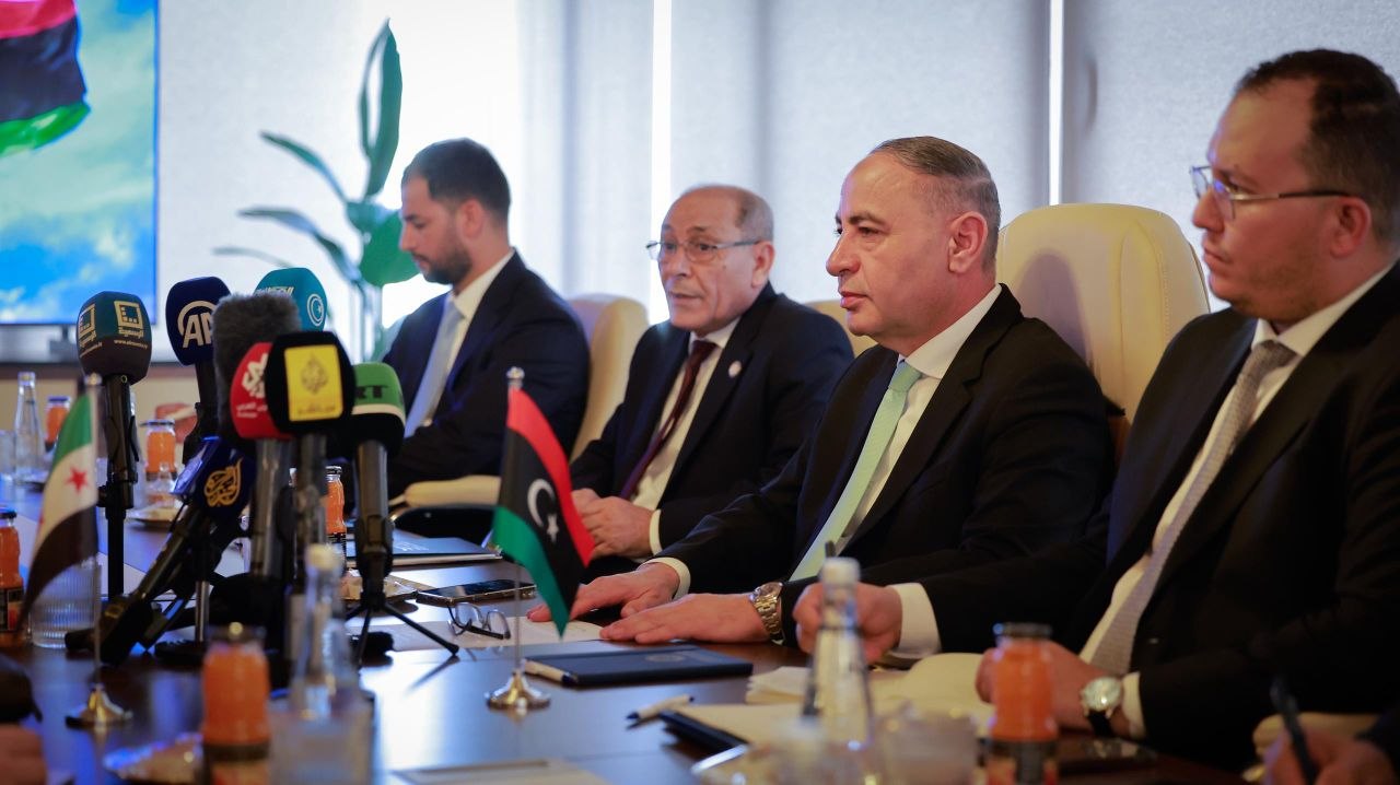 التقى وزير الخارجية والمغتربين السيد أسعد حسن الشيباني، في العاصمة الليبية طرابلس، المكلف بتسيير أعمال وزارة الخارجية والتعاون الدولي في دولة ليبيا السيد الطاهر الباعور