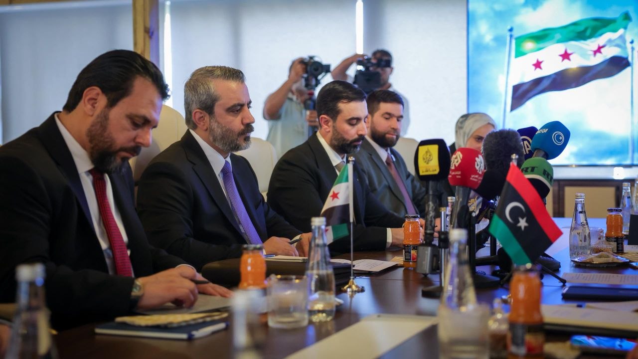 التقى وزير الخارجية والمغتربين السيد أسعد حسن الشيباني، في العاصمة الليبية طرابلس، المكلف بتسيير أعمال وزارة الخارجية والتعاون الدولي في دولة ليبيا السيد الطاهر الباعور